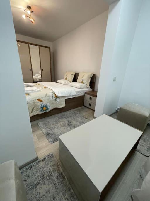 Regim Hotelier *